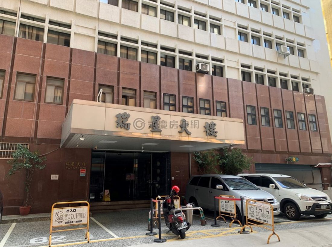 The street entrance of the Lucky Star Building